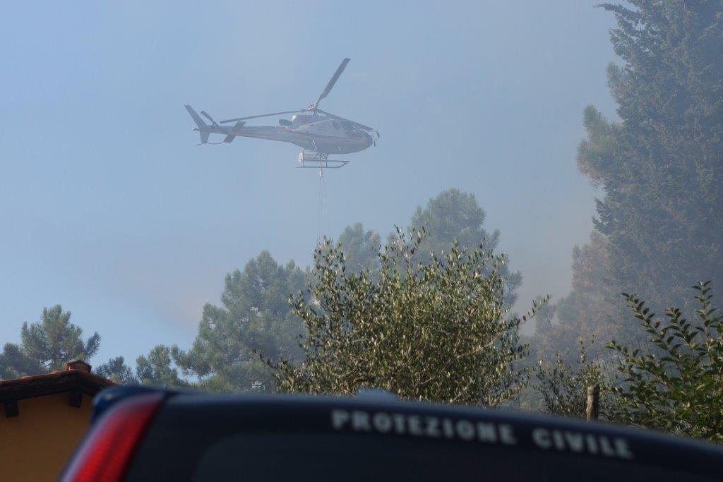 Vasto incendio a Santa Maria del Giudice: minacciate alcune case