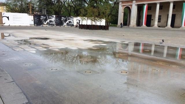 «Guasti della fontana al Valli? Non ci riguardano»