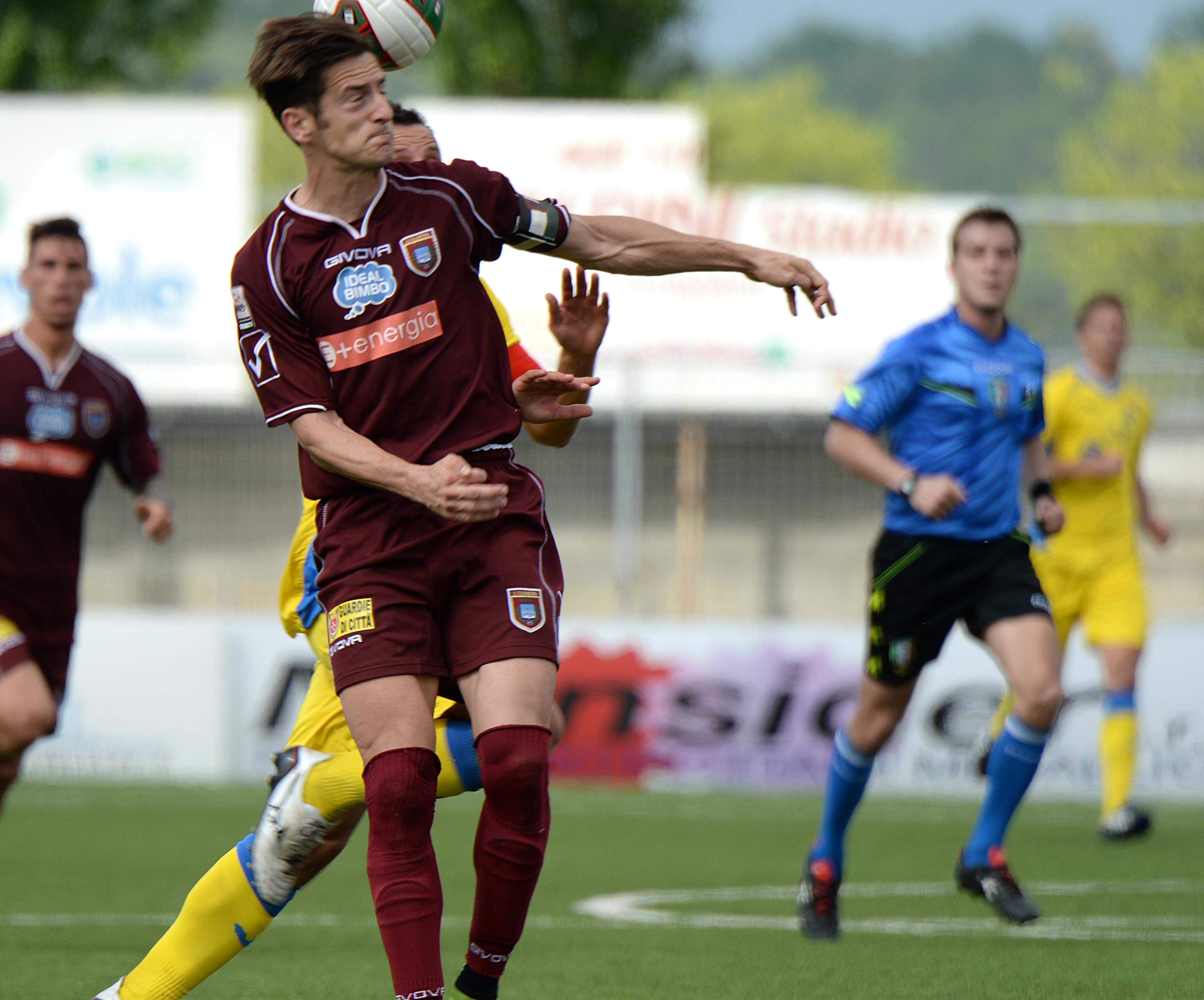 Il granata Vettori, autore del gol contro il Savona (Foto d'archivio)