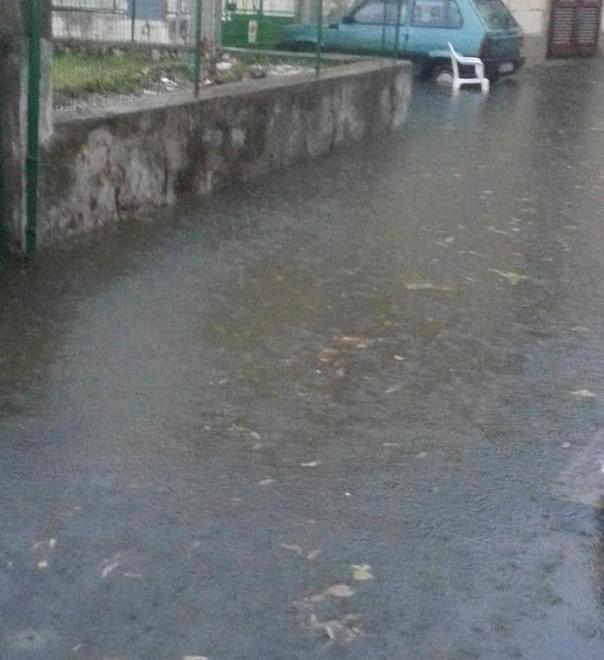 Consegnati sacchi di sabbia anti alluvione