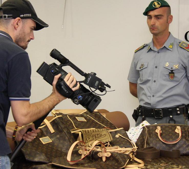Lotta ai falsi, la Finanza sequestra 140mila prodotti 