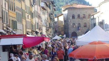 I commercianti firmano per salvare “Pescia Antiqua”