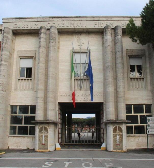 Parà cade da oltre tre metri durante una esercitazione