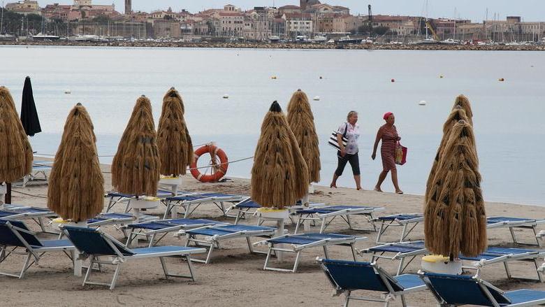 La pioggia spinge i turisti in centro