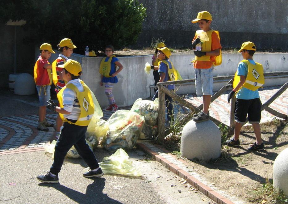 “Puliamo il mondo”, una giornata green per i bambini di Alà 