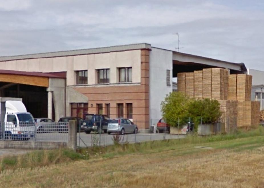 Operaio trafitto da un legno, è grave 