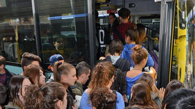 Autobus e svenimenti, a Modena la rivolta dei passeggeri: «Seta dà la colpa a noi»