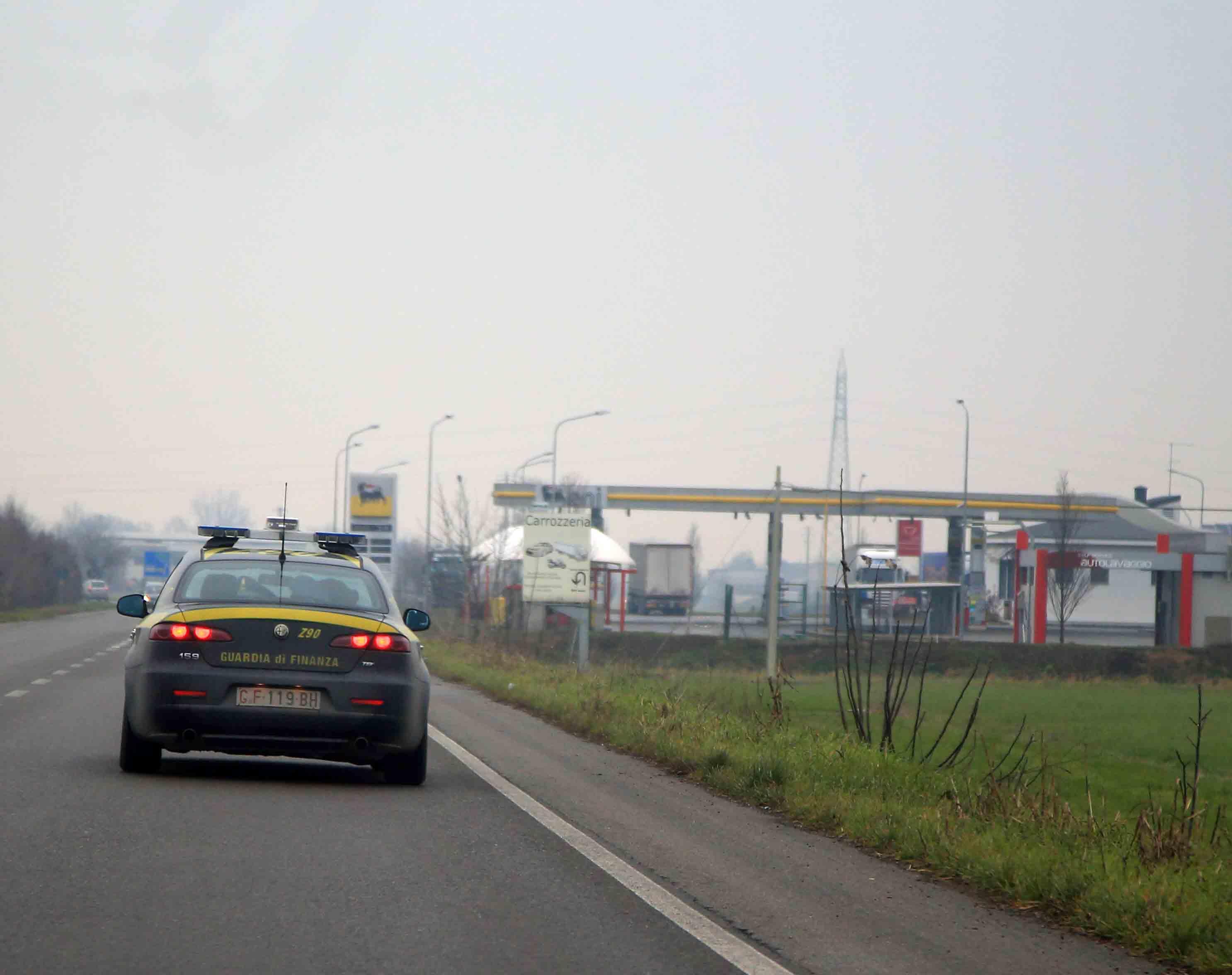 Reggio Emilia, la Finanza sgomina un giro di usura ed estorsioni. Coinvolti anche tre carabinieri