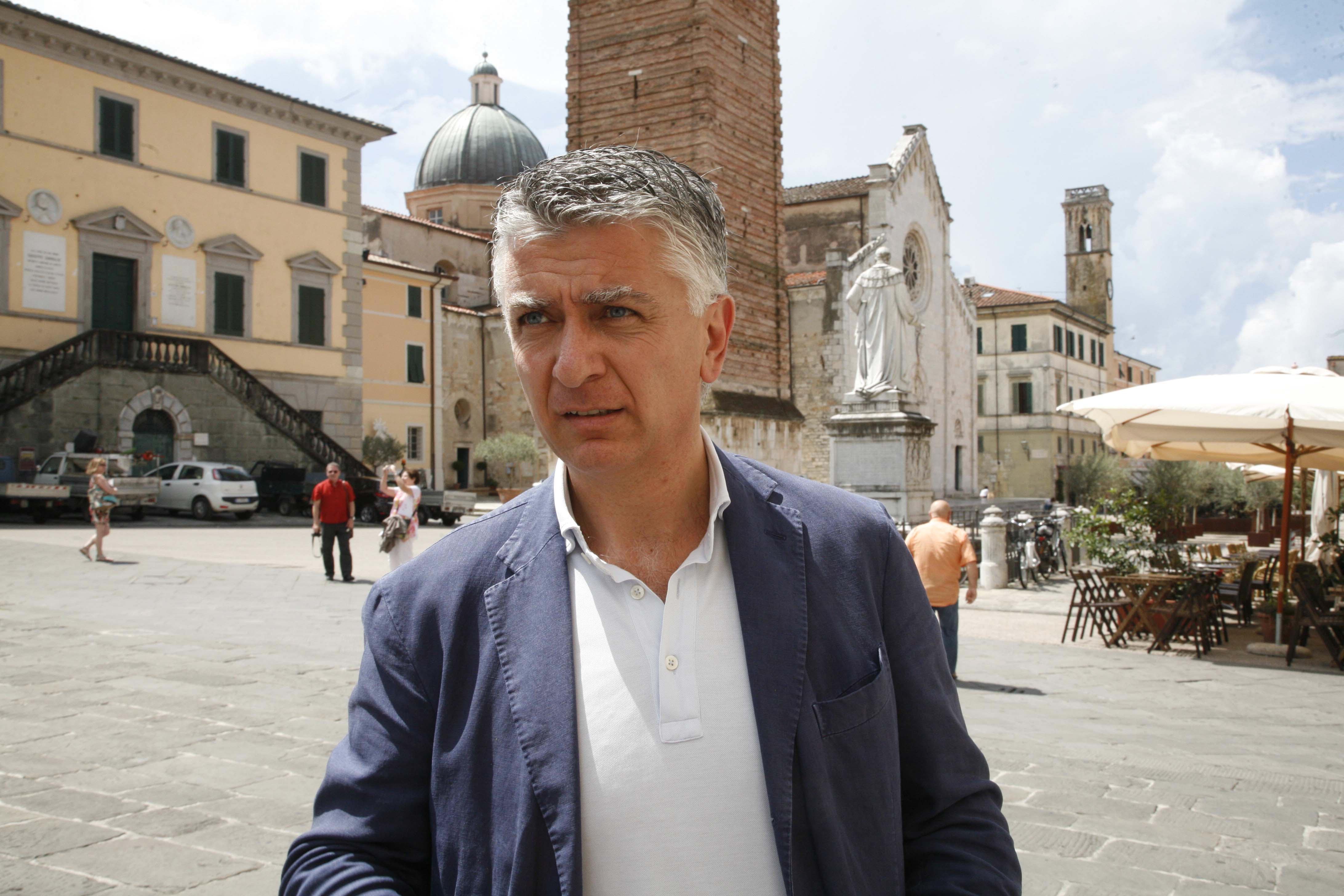 Il sindaco di Pietrasanta Massimo Mallegni