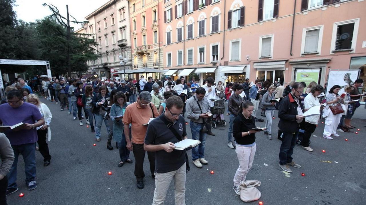 Sentinelle in piedi a Sassuolo, si mobilitano i fans e gli oppositori