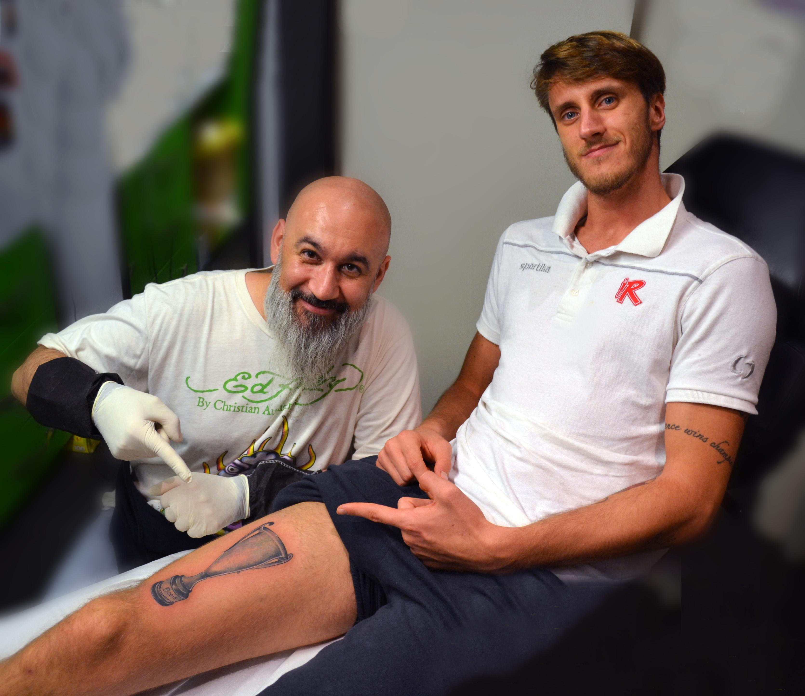 Polonara si tatua sulla coscia la Supercoppa