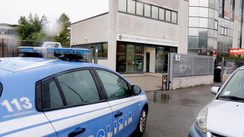 La polizia in via dell'Artigianato