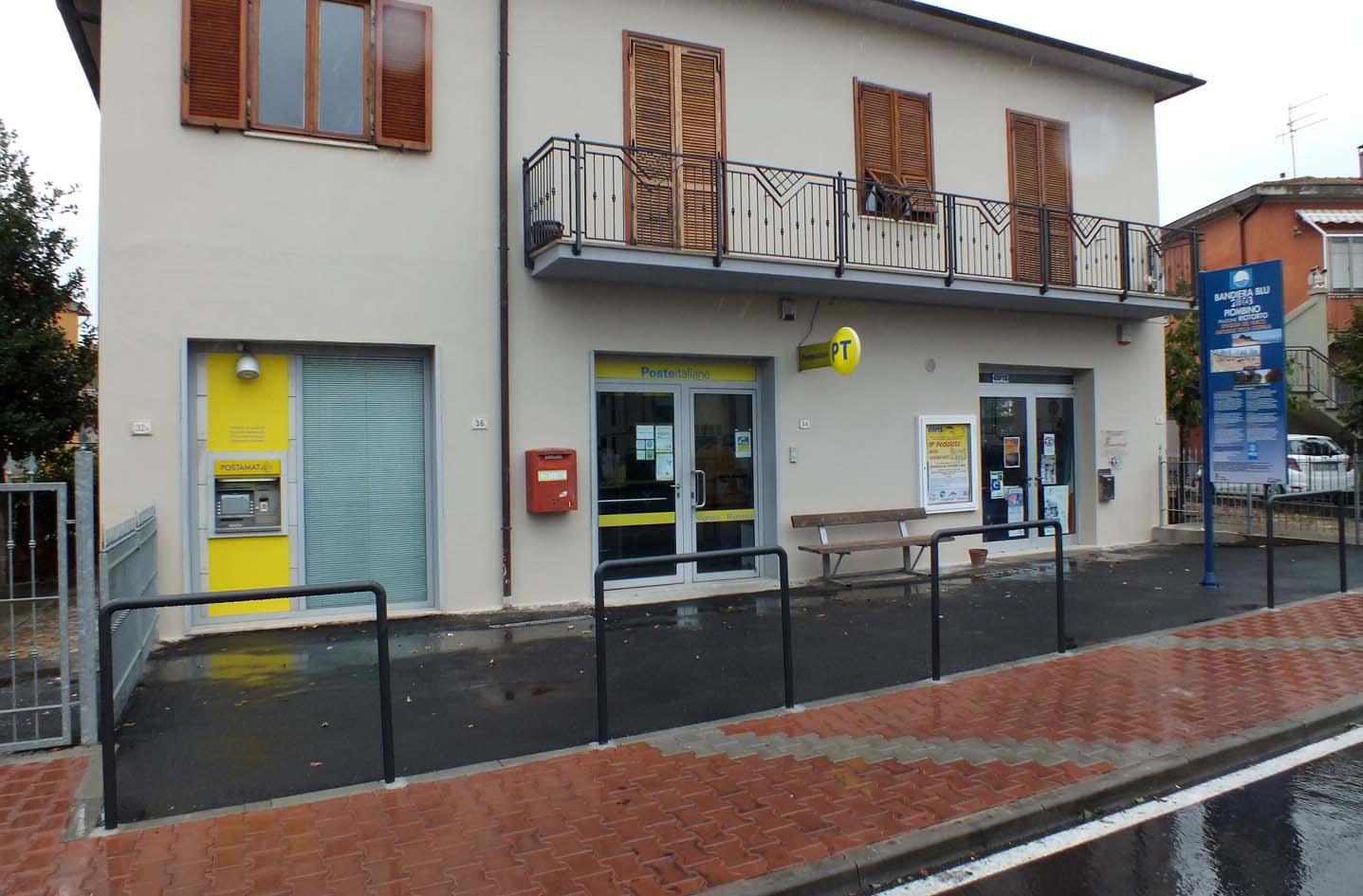 L'ufficio postale di Riotorto, preso ancora di mira dai rapinatori (foto Pabar)