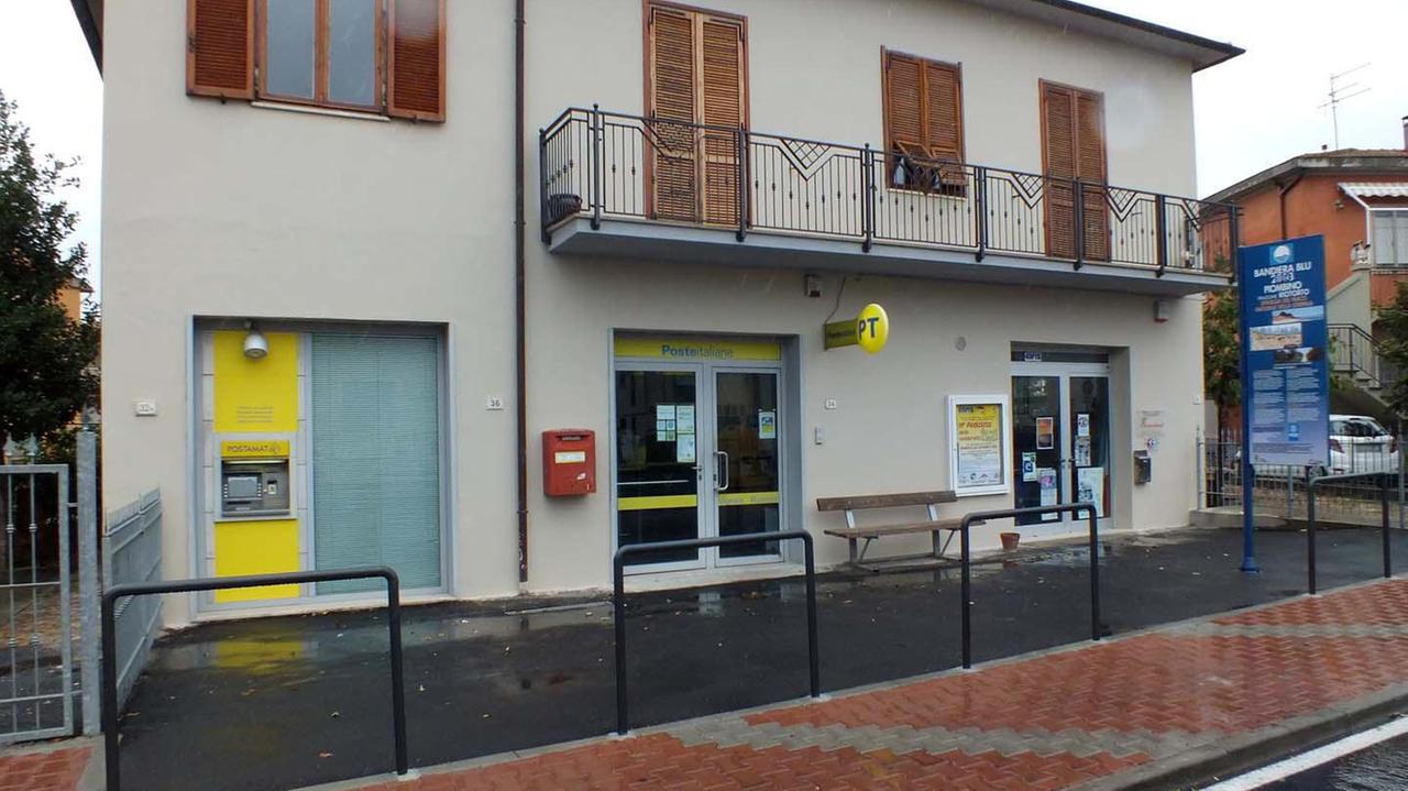 L'ufficio postale di Riotorto, preso ancora di mira dai rapinatori (foto Pabar)