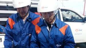 Operai dell'Enel in una foto d'archivio