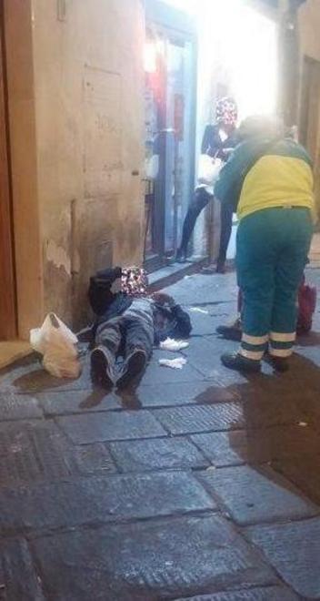 Piazza Vettovaglie, rissa a bottigliate finisce nel sangue 