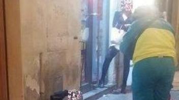 Piazza Vettovaglie, rissa a bottigliate finisce nel sangue