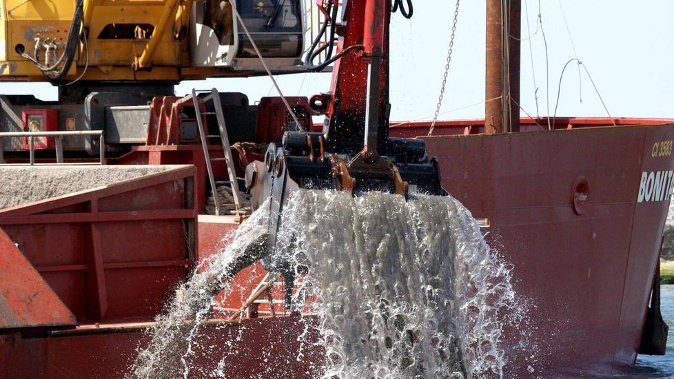Insabbiamento, i piloti di Carrara gettano la spugna