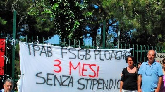 Una storia ingarbugliata con troppi attori