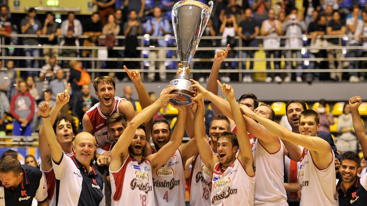 La Grissin Bon entra nella storia e alza la Supercoppa
