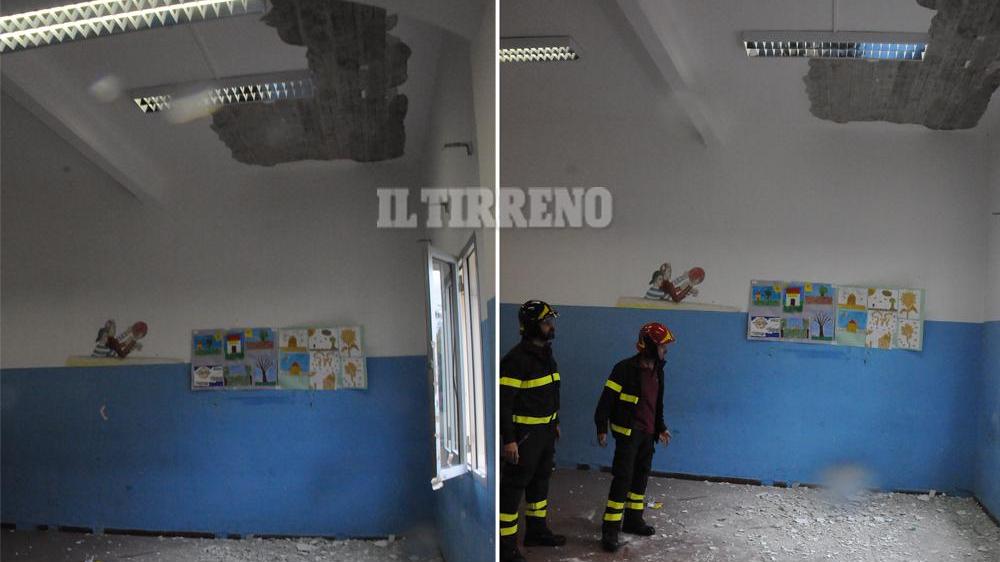 Il cedimento del soffitto (foto di Claudio Cuffaro)