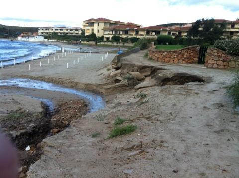 La furia dell'acqua ha stravolto la terza spiaggia di Golfo Aranci