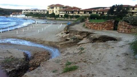La furia dell'acqua ha stravolto la terza spiaggia di Golfo Aranci