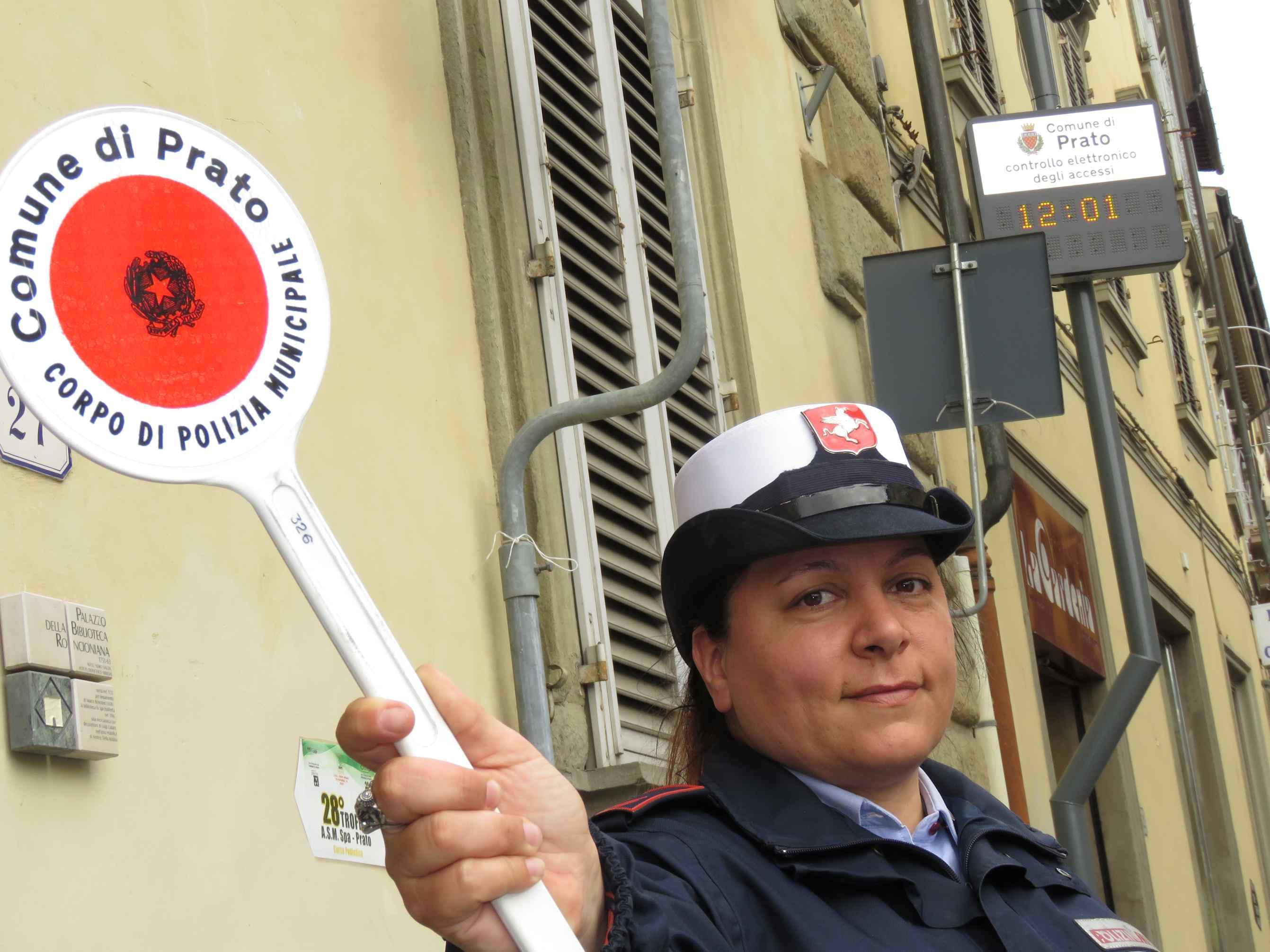 Uno dei varchi elettronici nel centro storico di Prato
