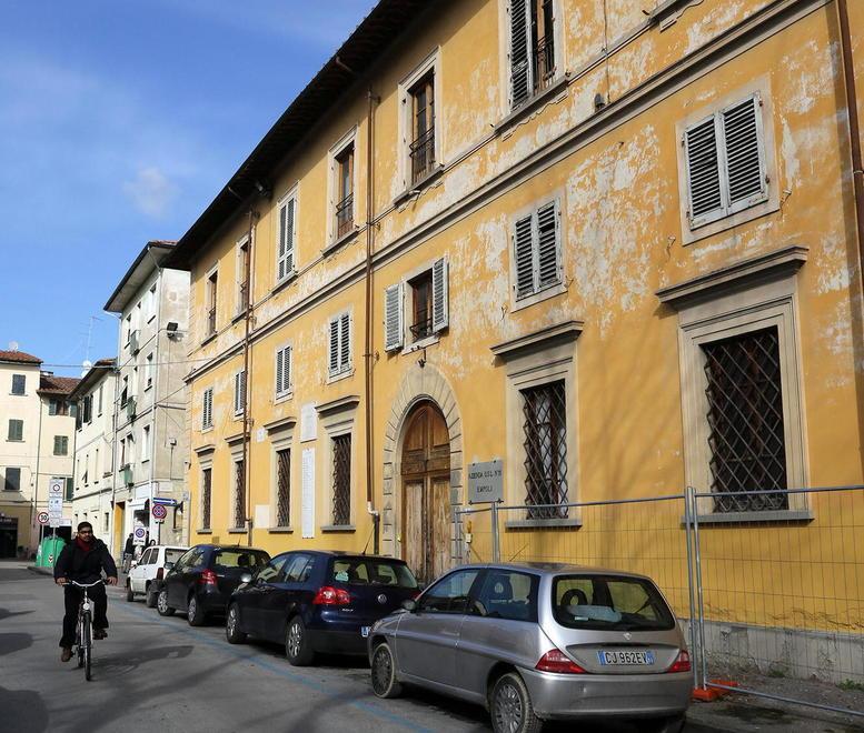 L’ex Sert abbandonato da tre anni 