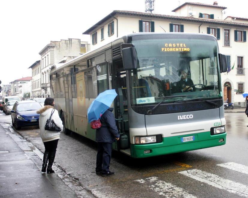 Tenta di rubare l’incasso sul bus 