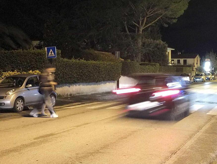 Falciata da un’auto, muore in ospedale 