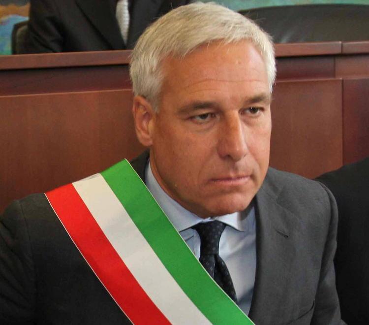 Chi lo ha votato, chi lo ha coltivato e chi ha raccolto oggi lo scomodo testimone