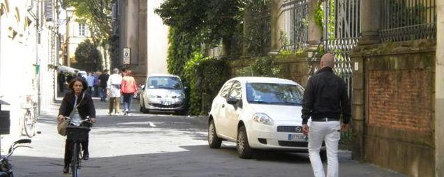 Suolo pubblico, locale chiuso per 5 giorni