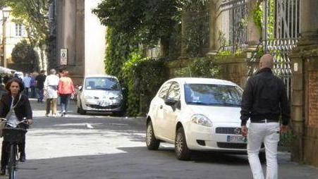 Suolo pubblico, locale chiuso per 5 giorni