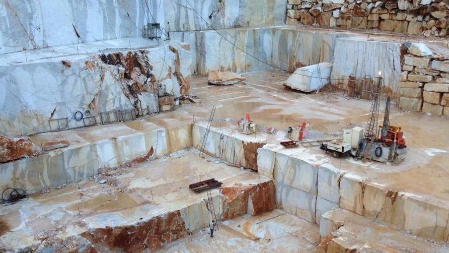 La cava Venedretta mette in cassa tutti i dipendenti