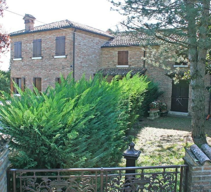 «La verità è solo nel salotto della casa» 