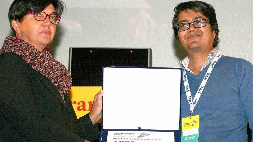 Asif Mohiuddin riceve il premio Politkovskaya