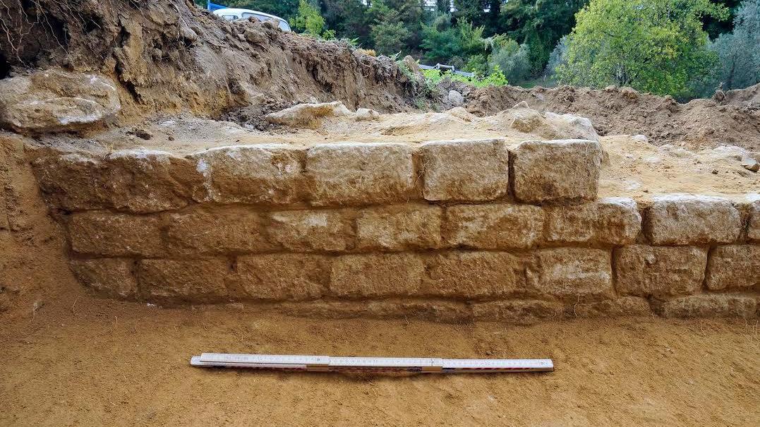 Un'immagine degli scavi all'anfiteatro di Volterra