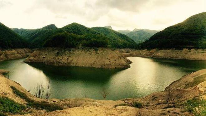 Il Lago di Vagli si “svuota” da solo