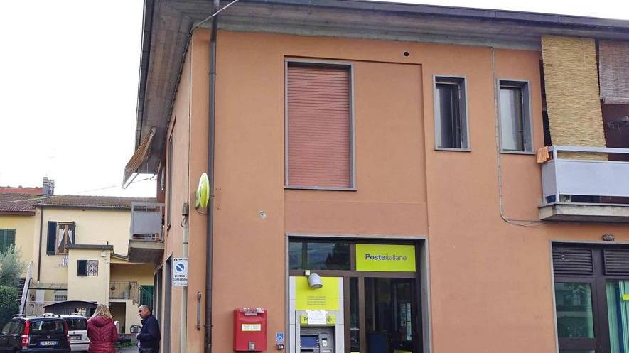 Falliti nella notte due colpi agli uffici postali