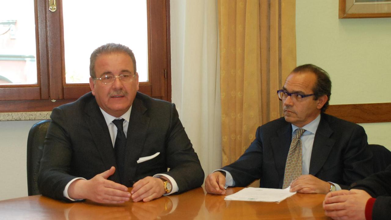 Giovanni Achenza, a destra, con il sindaco Gianni Giovannelli