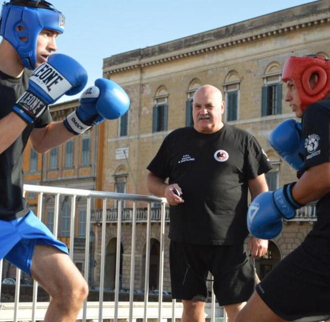 La boxe sale sul Ponte di Mezzo 