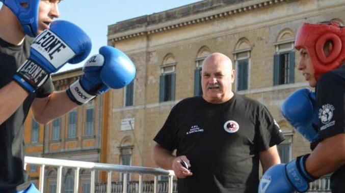 La boxe sale sul Ponte di Mezzo