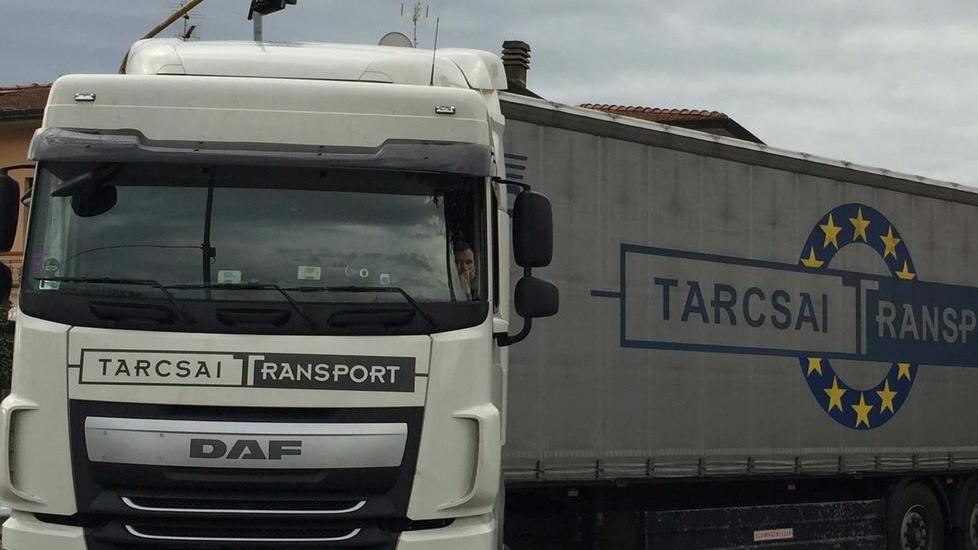 Un camion guasto ha bloccato la strada Rallentamenti e code