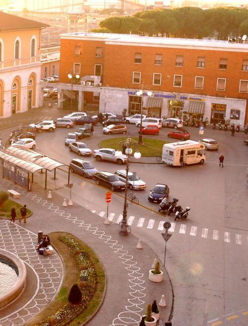 Da detenuti a netturbini alla stazione 