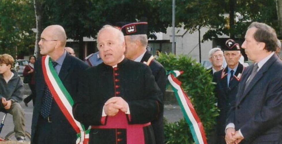 Addio a don Enzo il prete che sfilava con gli operai 