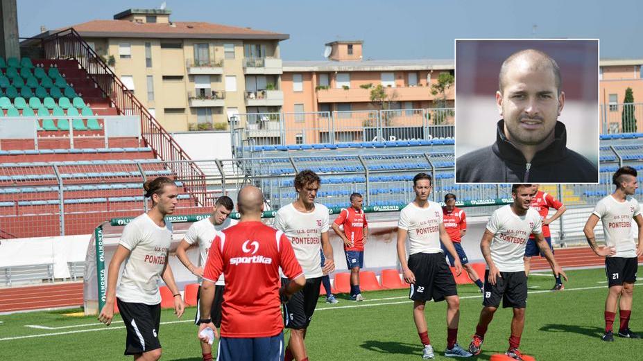 Pontedera, Ristori fa il “benzinaio”