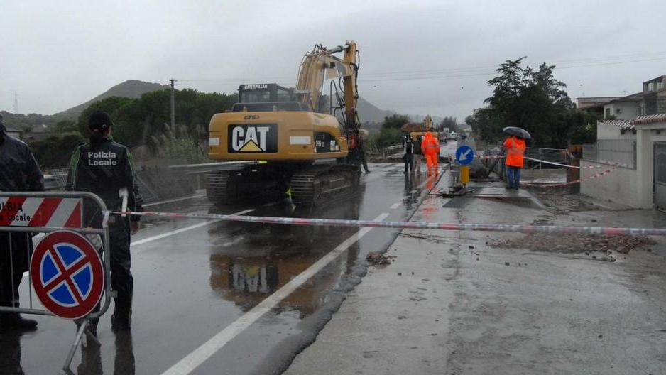 Il sindaco: «Giù il ponte, giusto così. E non è finita»