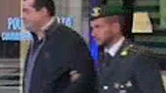 «Ti faccio vedere io come si fa il boss»