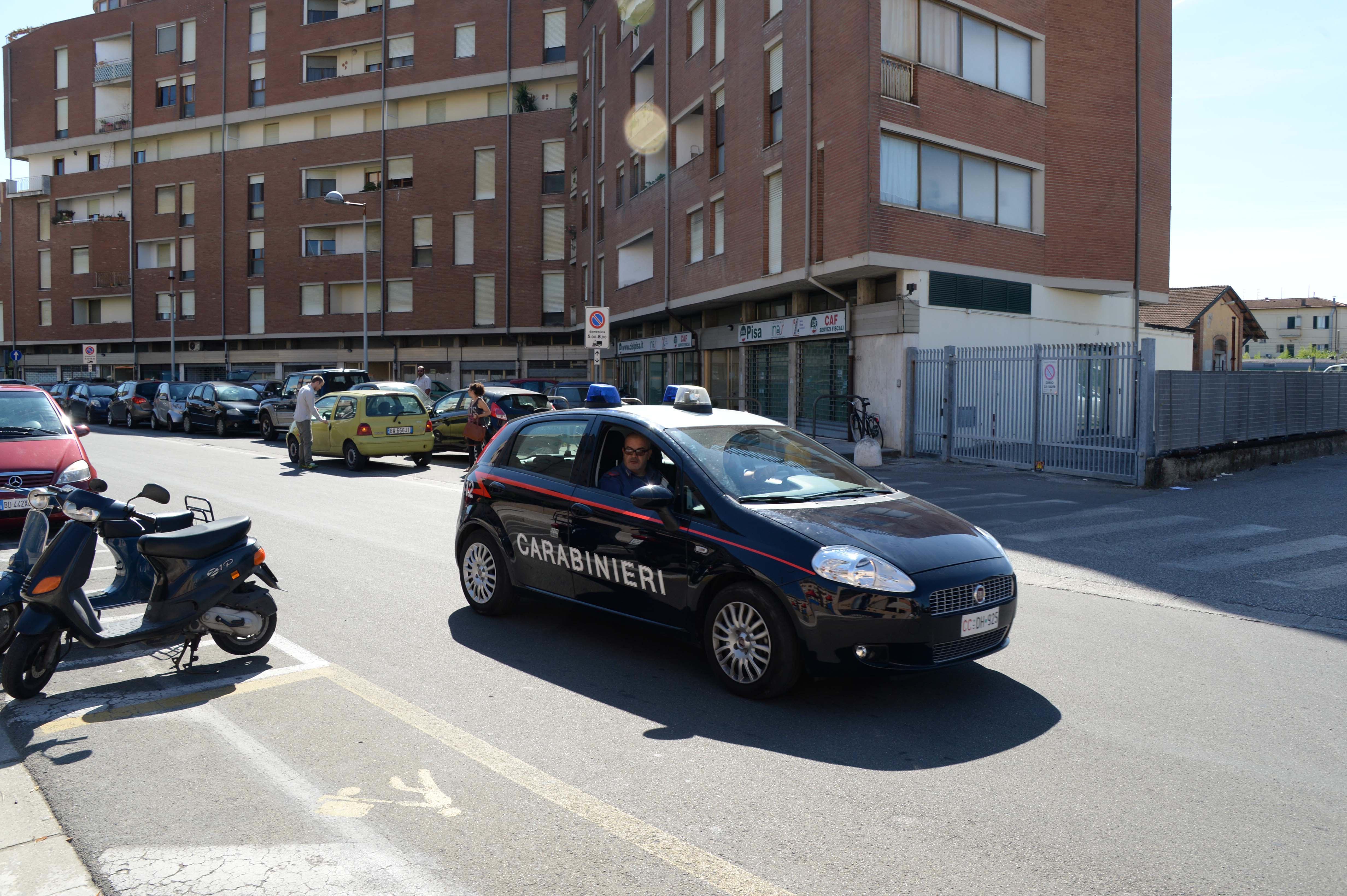 Controlli dei carabinieri nella zona del terminal bus